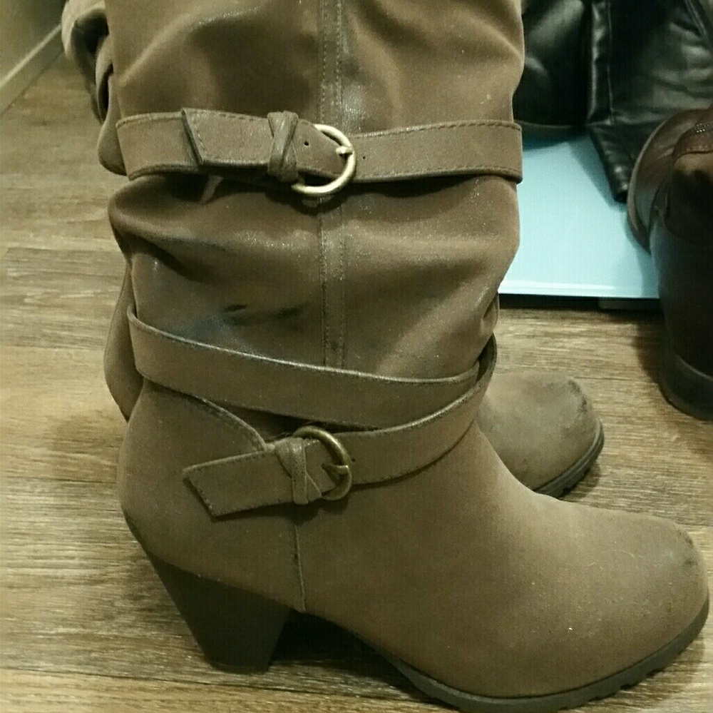 Womens Boots Size  9 1/2! Like New!